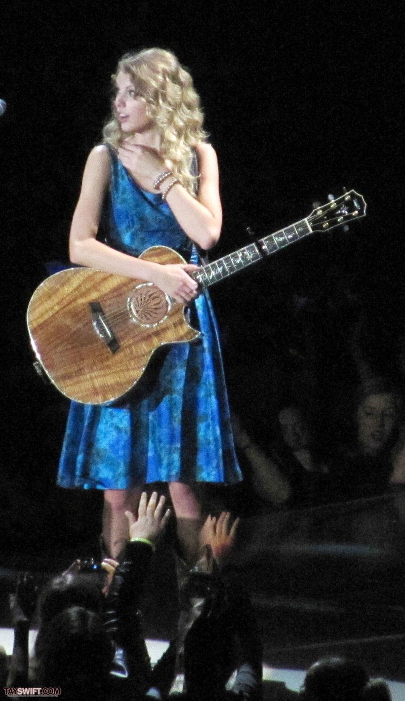Taylor Swift — November 23 - London, United Kingdom — photo 50