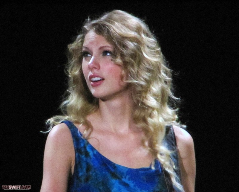 Taylor Swift — November 23 - London, United Kingdom — photo 51
