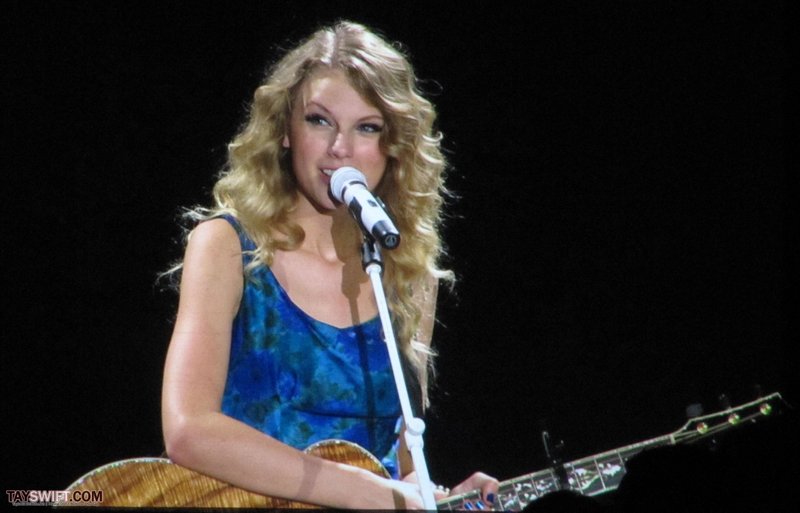 Taylor Swift — November 23 - London, United Kingdom — photo 52