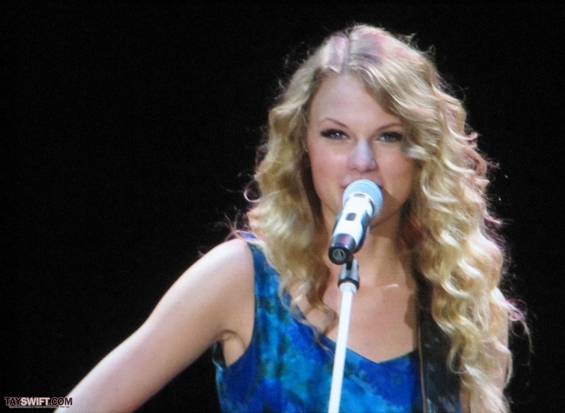 Taylor Swift — November 23 - London, United Kingdom — photo 53