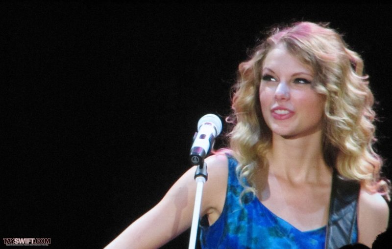 Taylor Swift — November 23 - London, United Kingdom — photo 54
