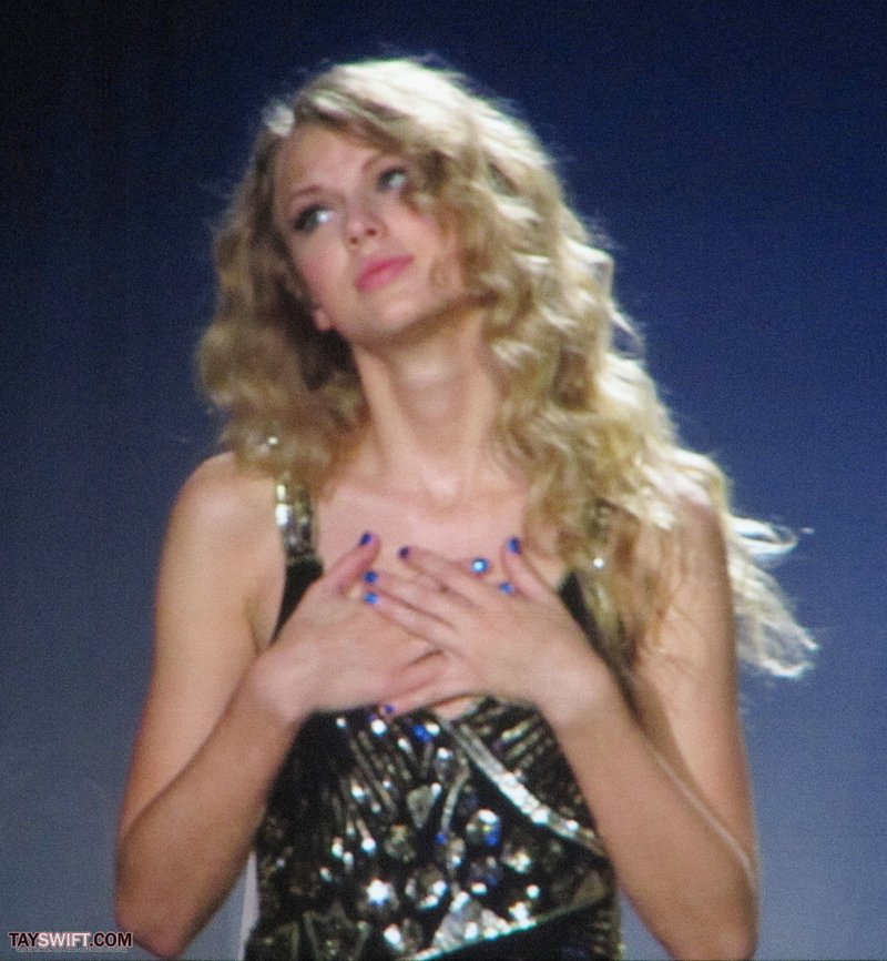 Taylor Swift — November 23 - London, United Kingdom — photo 65