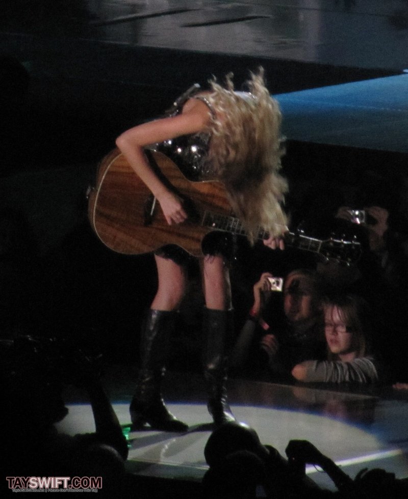 Taylor Swift — November 23 - London, United Kingdom — photo 81
