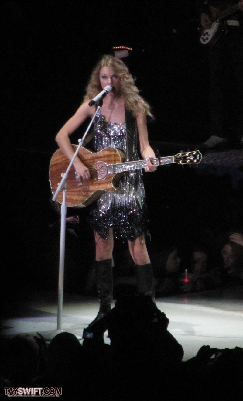 Taylor Swift — November 23 - London, United Kingdom — photo 82