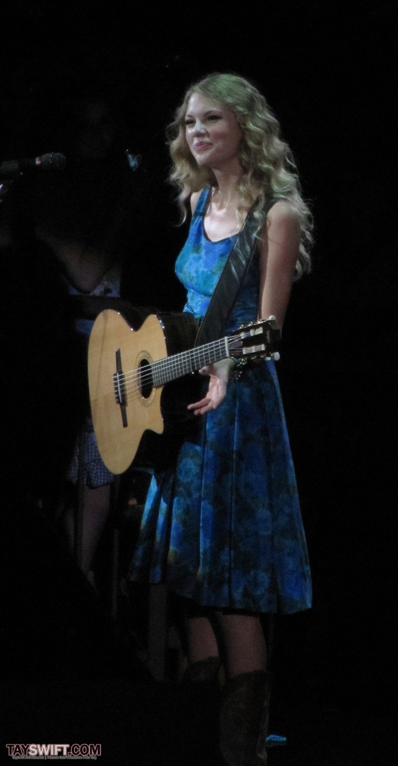 Taylor Swift — November 23 - London, United Kingdom — photo 87
