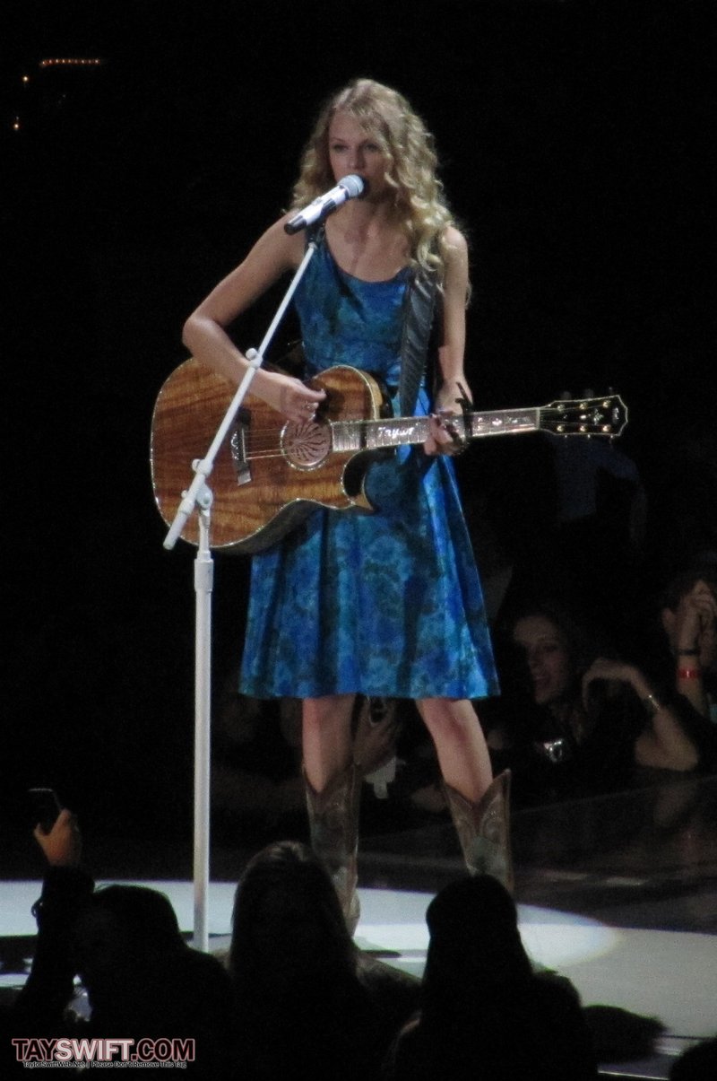 Taylor Swift — November 23 - London, United Kingdom — photo 88