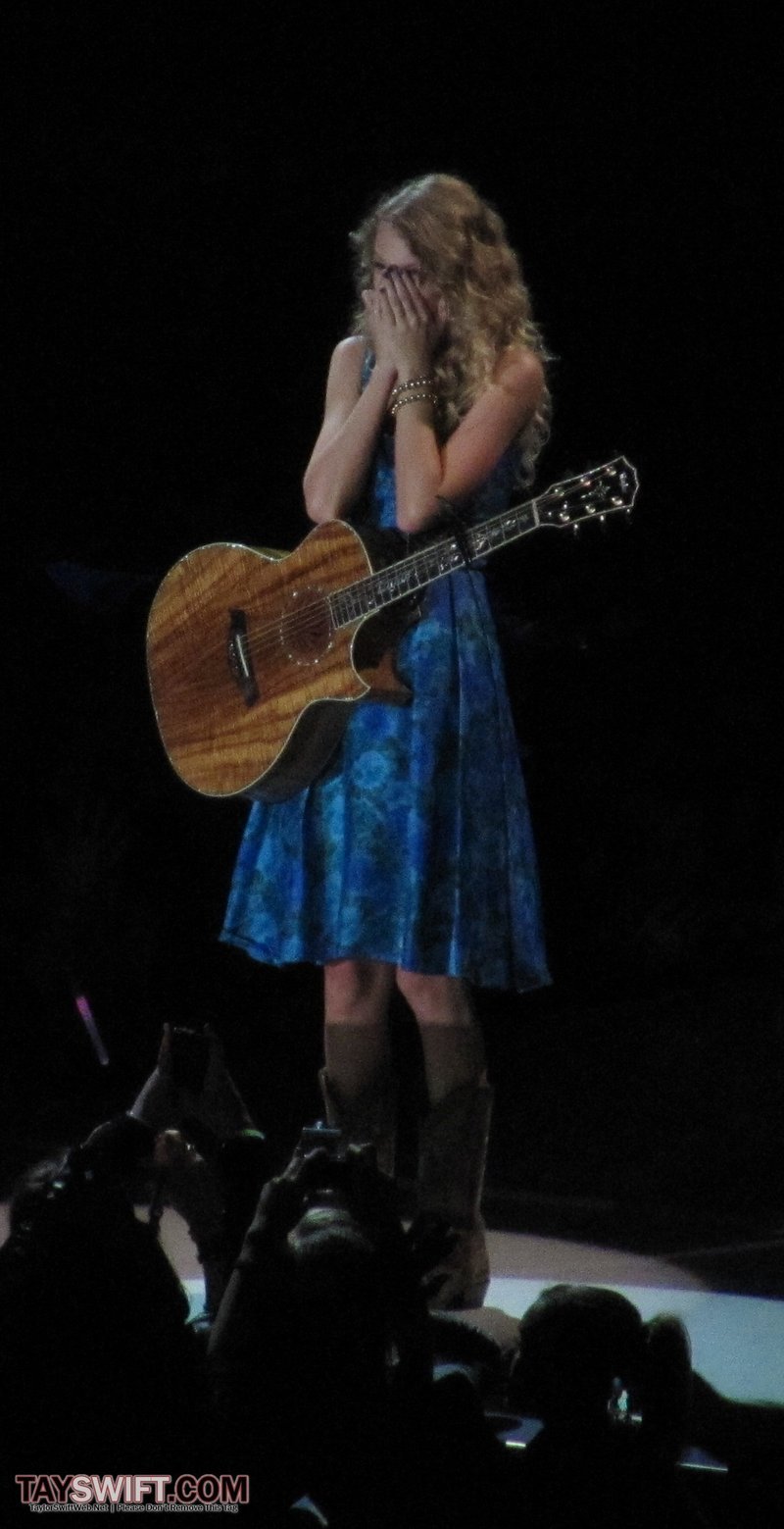 Taylor Swift — November 23 - London, United Kingdom — photo 89