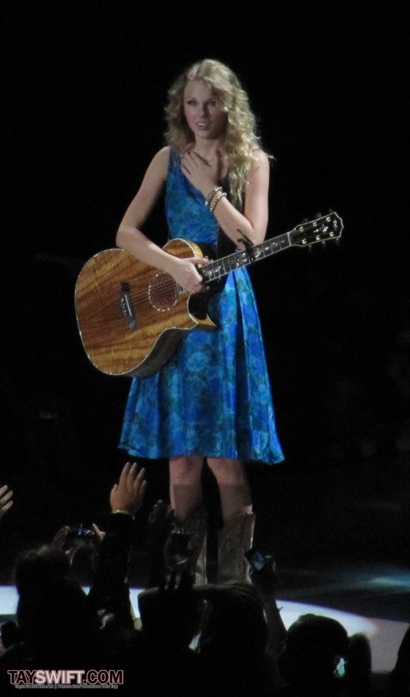 Taylor Swift — November 23 - London, United Kingdom — photo 90