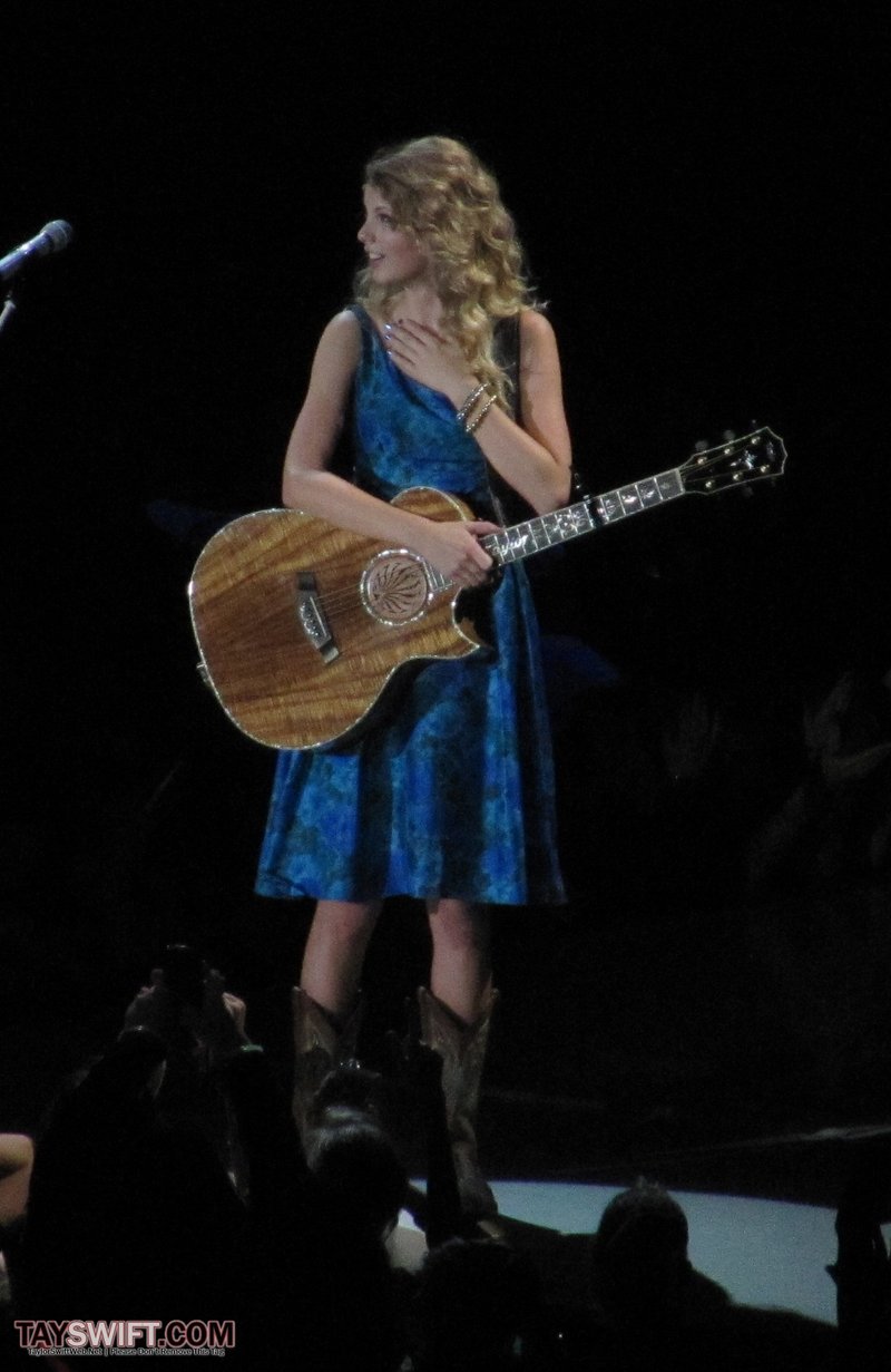 Taylor Swift — November 23 - London, United Kingdom — photo 92