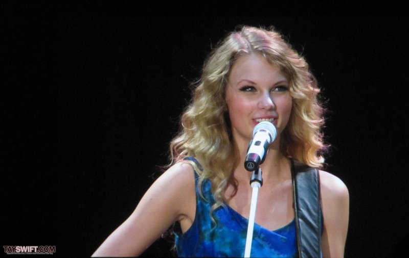 Taylor Swift — November 23 - London, United Kingdom — photo 93