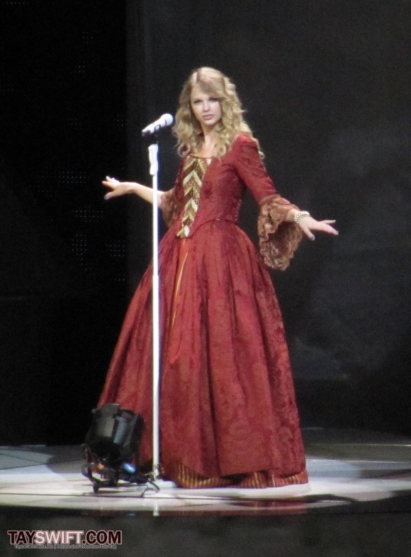Taylor Swift — November 23 - London, United Kingdom — photo 94