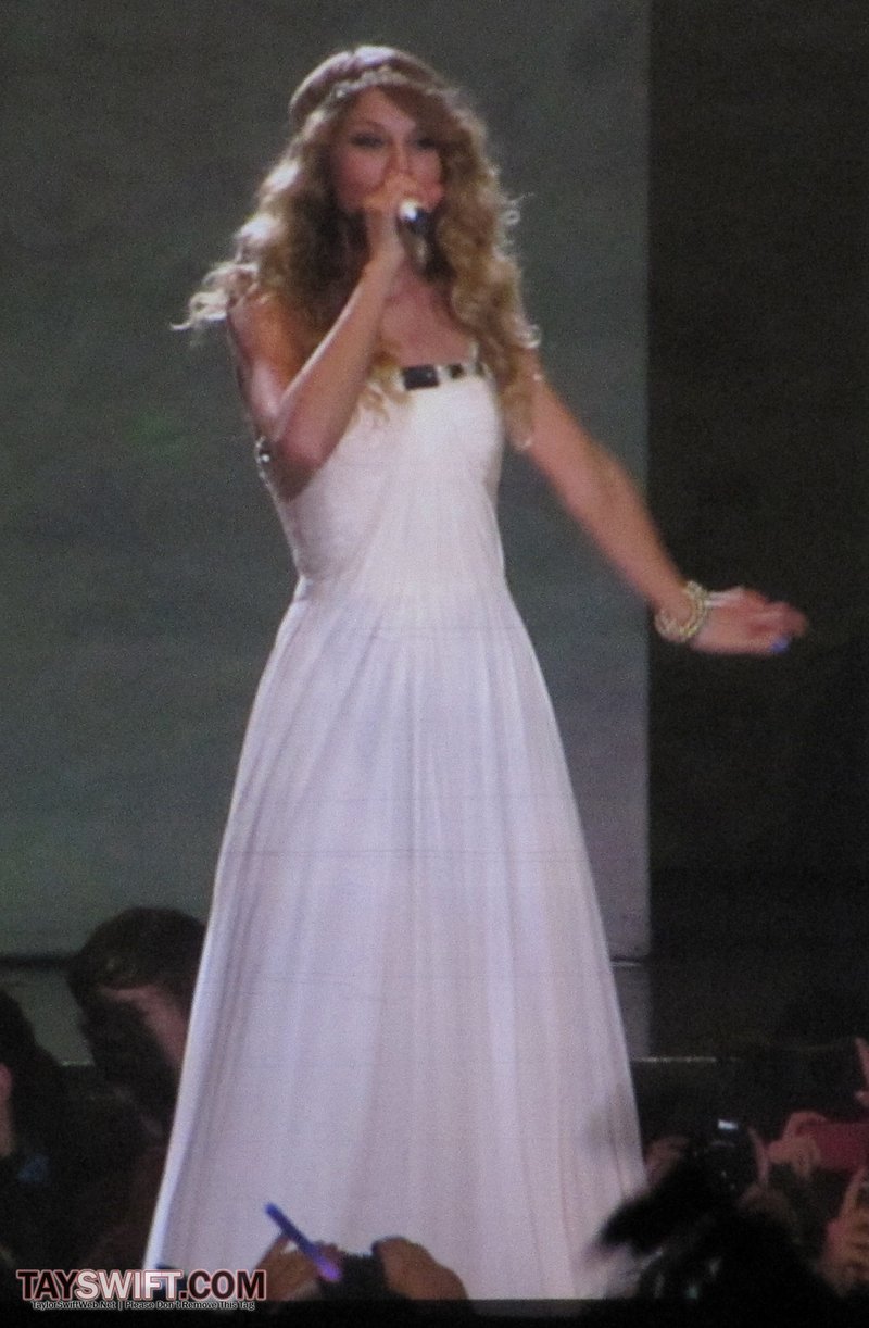 Taylor Swift — November 23 - London, United Kingdom — photo 95
