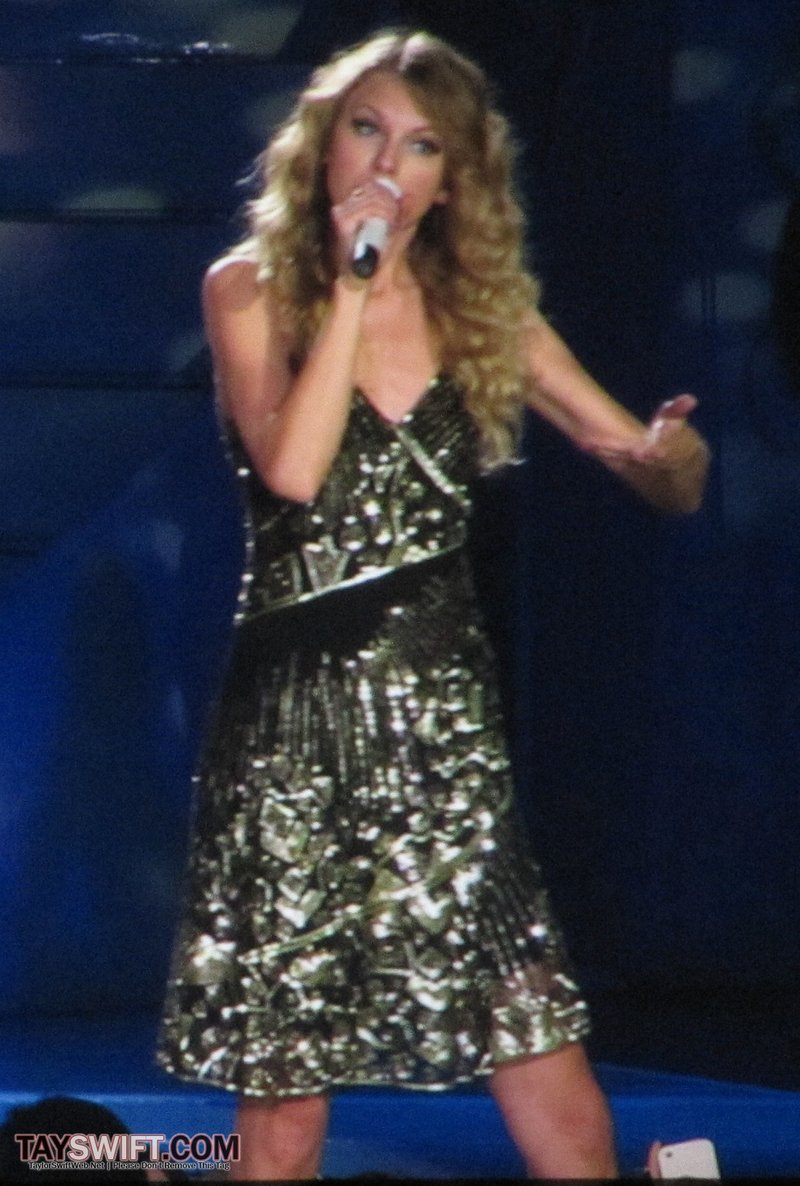 Taylor Swift — November 23 - London, United Kingdom — photo 96