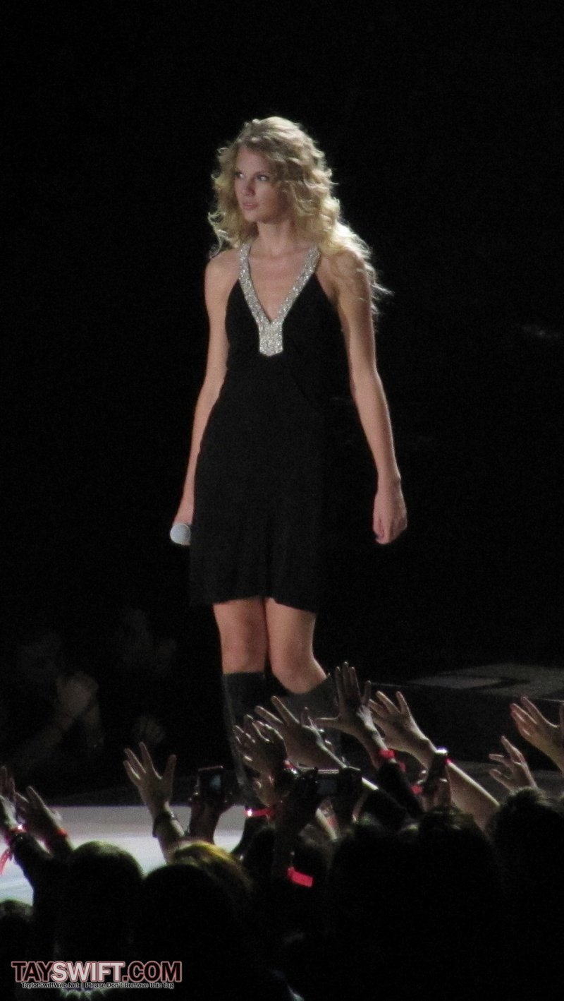 Taylor Swift — November 23 - London, United Kingdom — photo 107