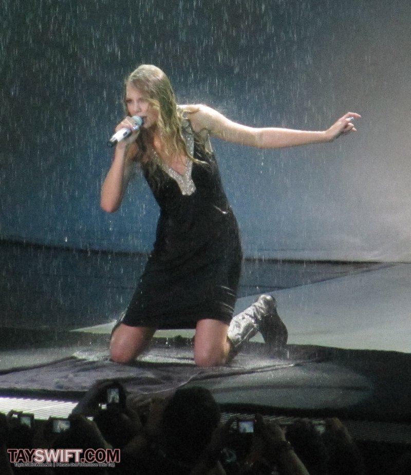 Taylor Swift — November 23 - London, United Kingdom — photo 109