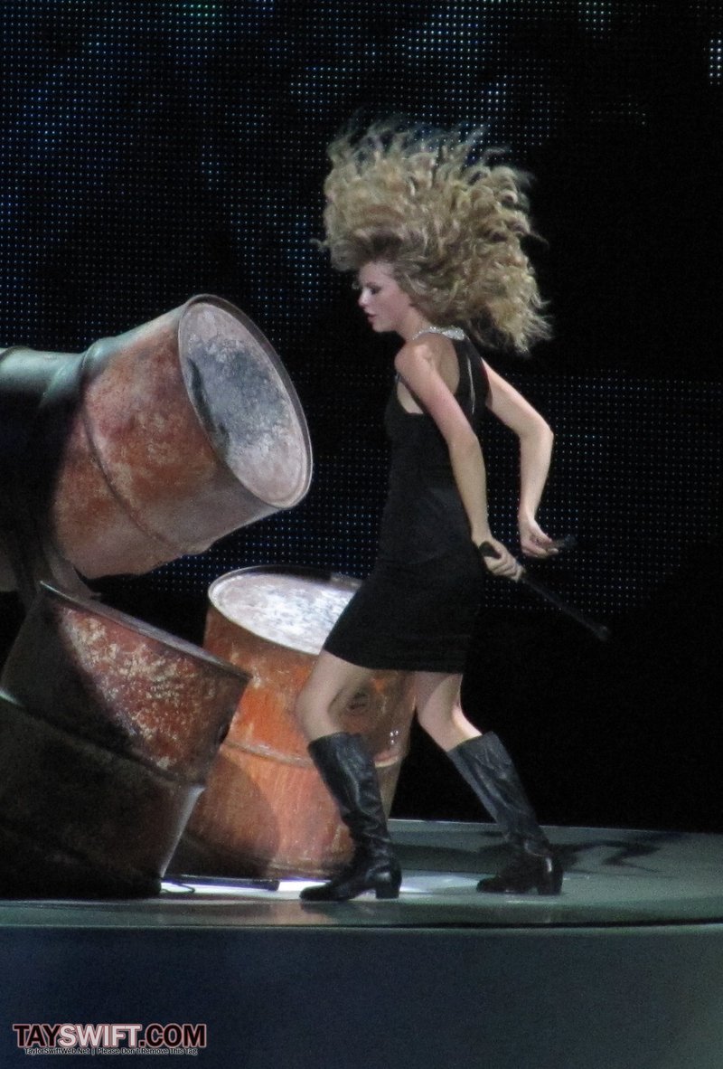 Taylor Swift — November 23 - London, United Kingdom — photo 111