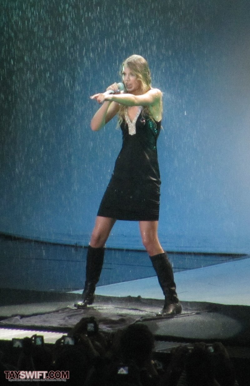 Taylor Swift — November 23 - London, United Kingdom — photo 116