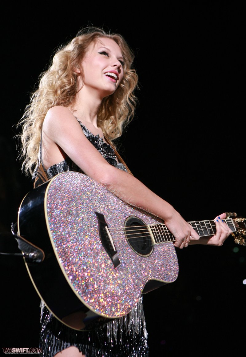 Taylor Swift — November 24 - Manchester, United Kingdom — photo 7