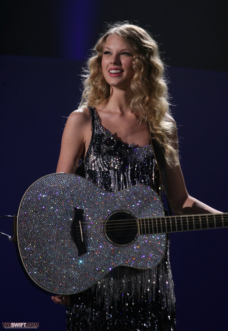 Taylor Swift — November 24 - Manchester, United Kingdom — photo 10