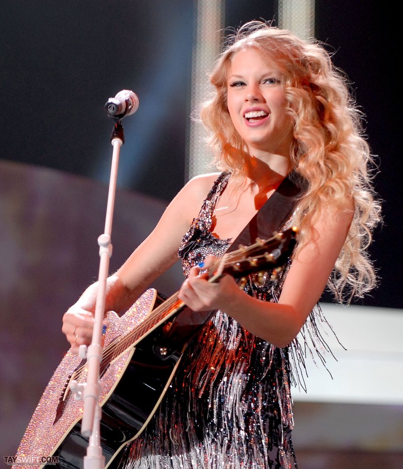 Taylor Swift — November 24 - Manchester, United Kingdom — photo 38
