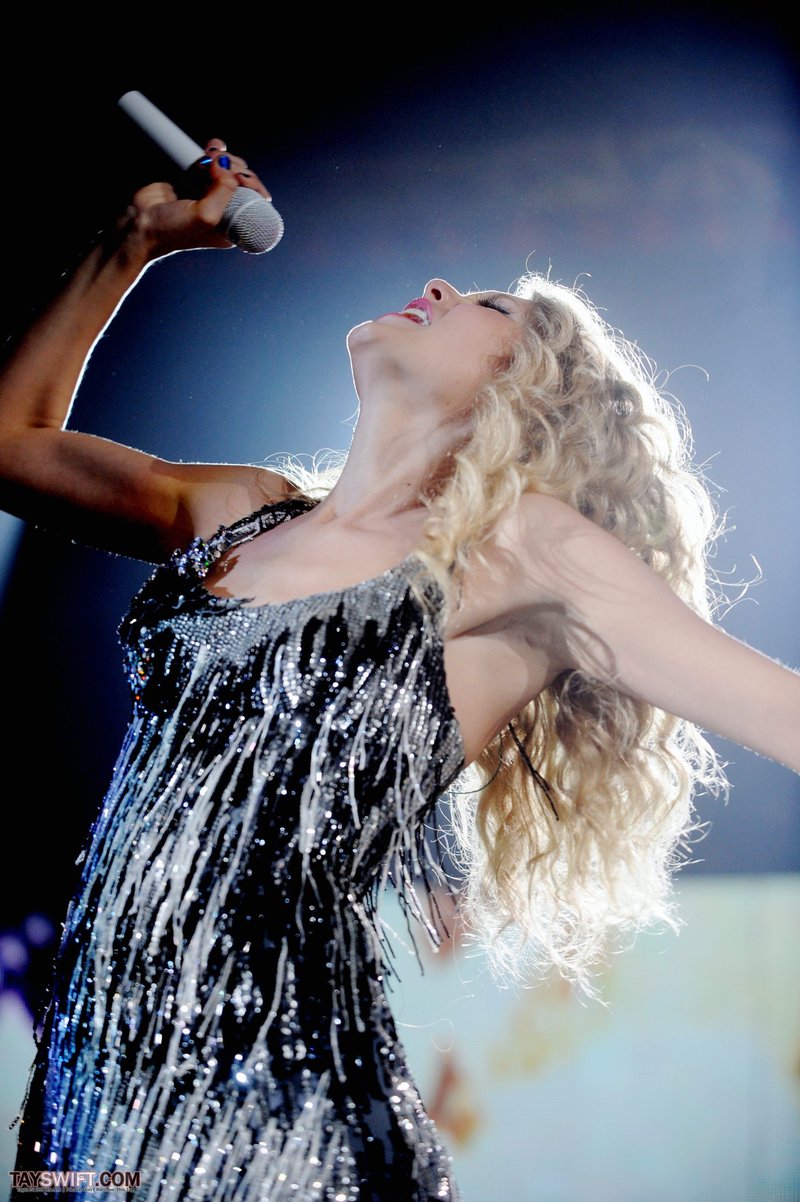 Taylor Swift — November 24 - Manchester, United Kingdom — photo 70