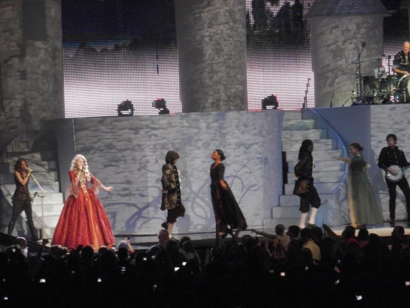 Taylor Swift — October 10 - Chicago, Illinois — photo 2