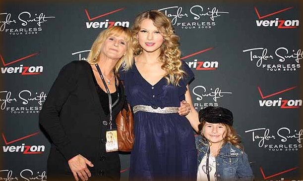 Taylor Swift — Pittsburgh, PA — photo 12