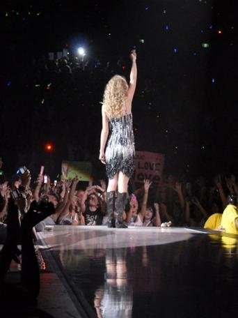 Taylor Swift — February 10 - Melbourne, Australia — photo 19