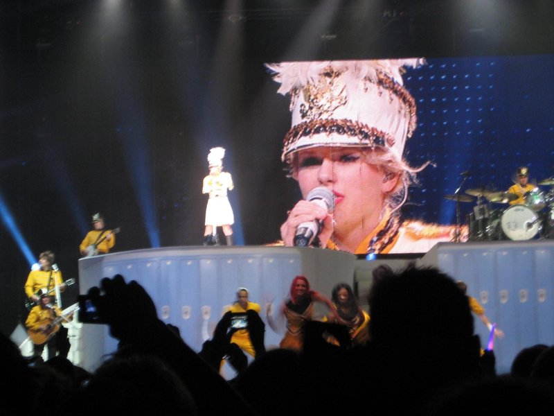 Taylor Swift — February 11 - Melbourne, Australia — photo 1