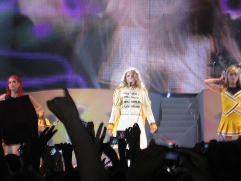Taylor Swift — February 11 - Melbourne, Australia — photo 2