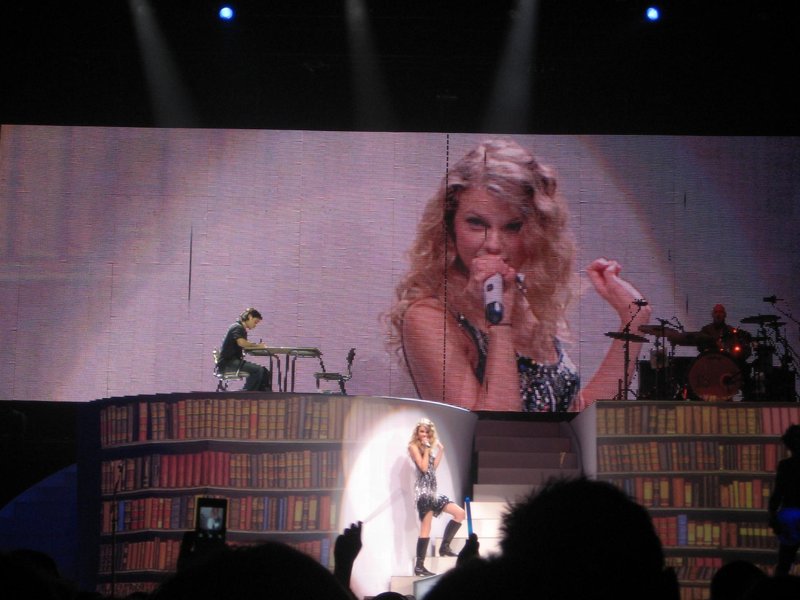 Taylor Swift — February 11 - Melbourne, Australia — photo 10