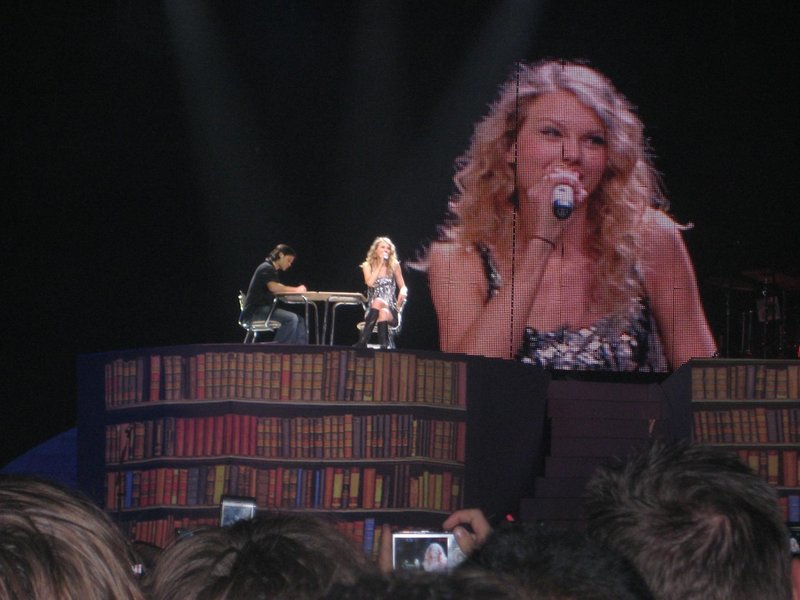 Taylor Swift — February 11 - Melbourne, Australia — photo 11