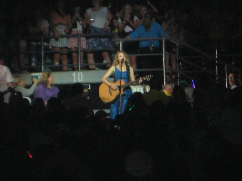 Taylor Swift — February 11 - Melbourne, Australia — photo 16