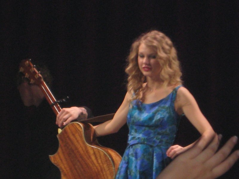Taylor Swift — February 11 - Melbourne, Australia — photo 24