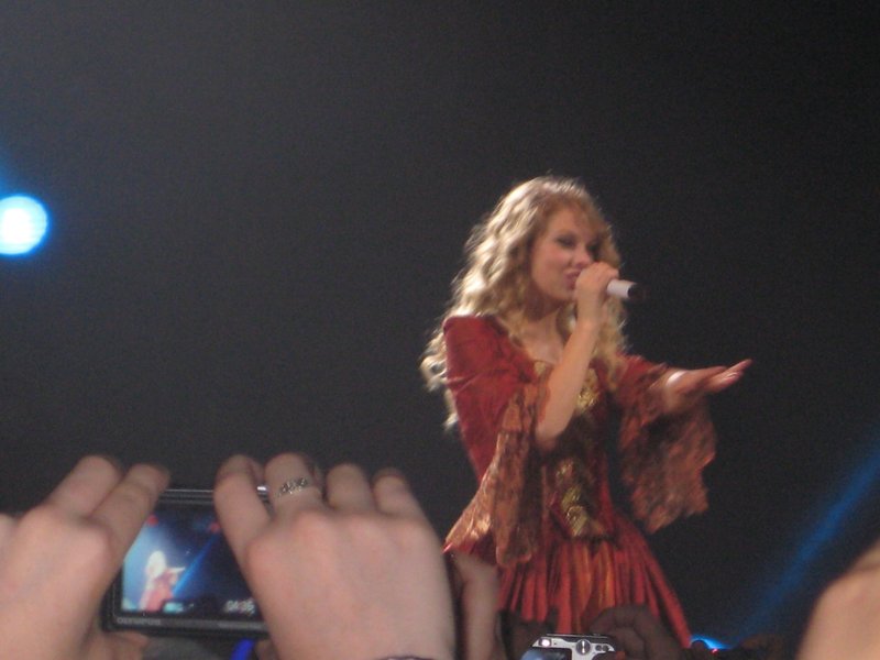 Taylor Swift — February 11 - Melbourne, Australia — photo 26