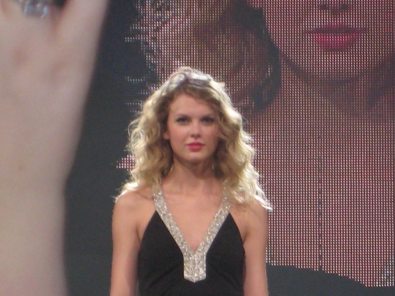 Taylor Swift — February 11 - Melbourne, Australia — photo 51