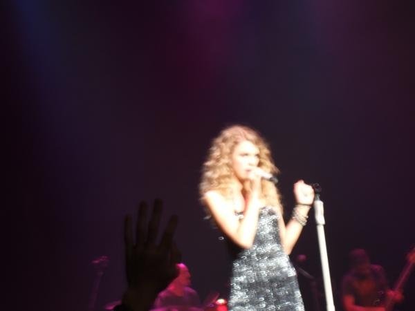 Taylor Swift — February 17 - Tokyo, Japan — photo 7