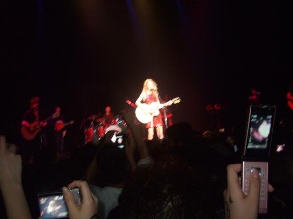Taylor Swift — February 17 - Tokyo, Japan — photo 8