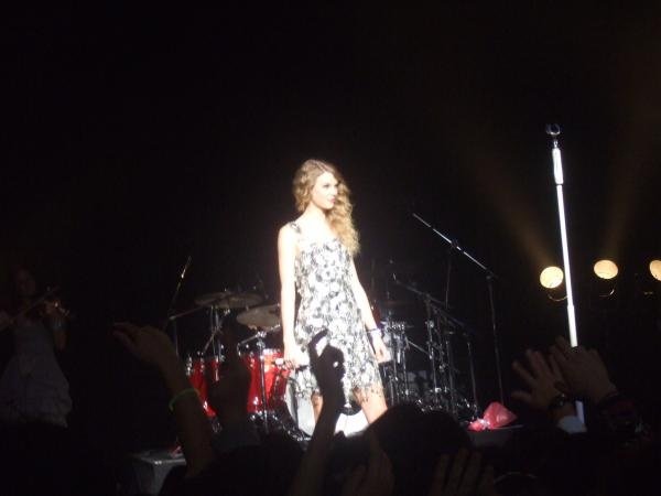 Taylor Swift — February 17 - Tokyo, Japan — photo 18