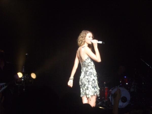 Taylor Swift — February 17 - Tokyo, Japan — photo 19