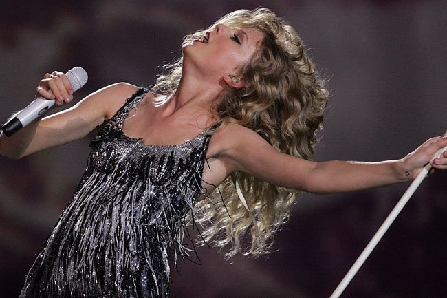 Taylor Swift — February 4 - Brisbane, Australia — photo 2