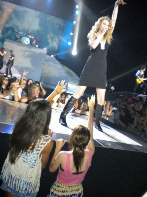 Taylor Swift — February 4 - Brisbane, Australia — photo 9