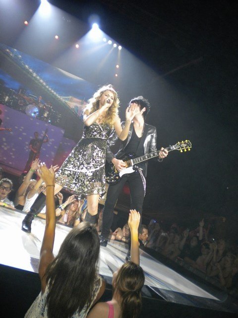 Taylor Swift — February 4 - Brisbane, Australia — photo 16