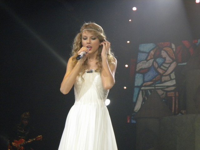 Taylor Swift — February 4 - Brisbane, Australia — photo 19