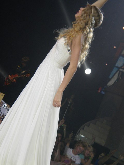 Taylor Swift — February 4 - Brisbane, Australia — photo 20