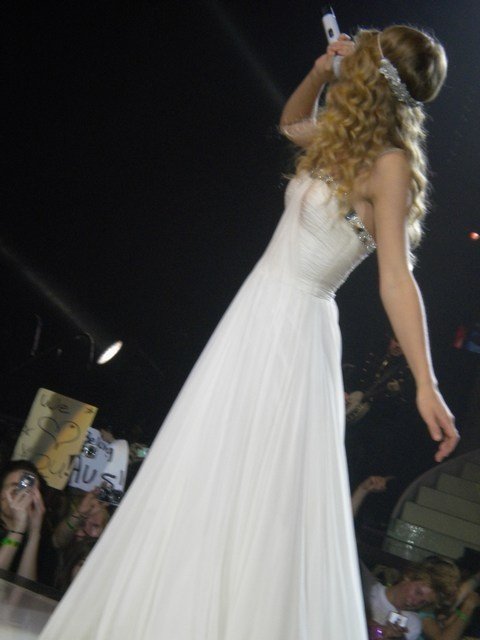 Taylor Swift — February 4 - Brisbane, Australia — photo 21