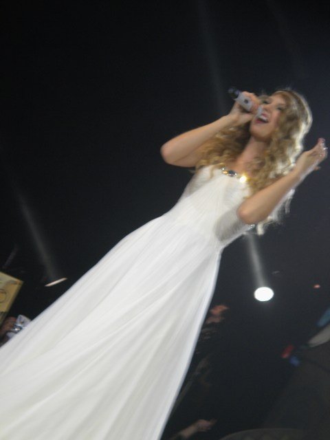 Taylor Swift — February 4 - Brisbane, Australia — photo 22