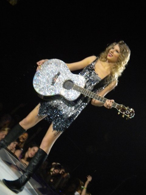 Taylor Swift — February 4 - Brisbane, Australia — photo 44