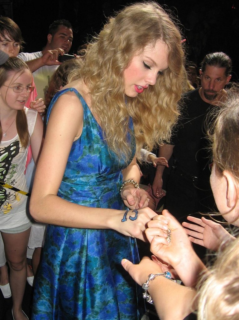 Taylor Swift — February 6 - Sydney, Australia — photo 12