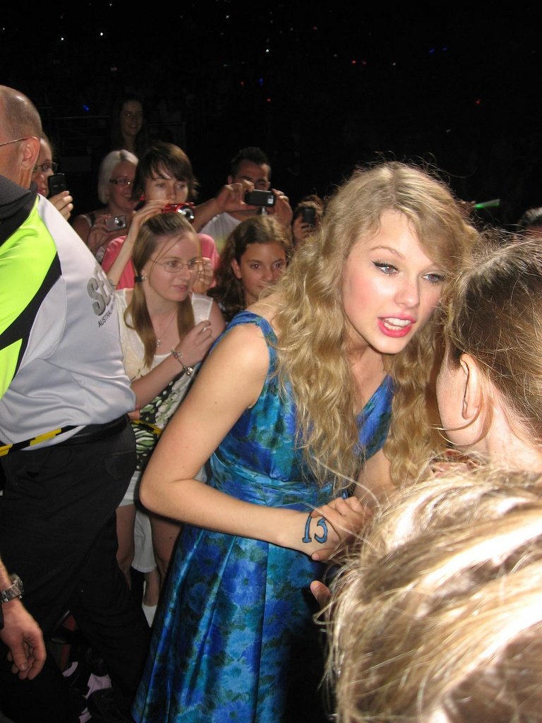 Taylor Swift — February 6 - Sydney, Australia — photo 13